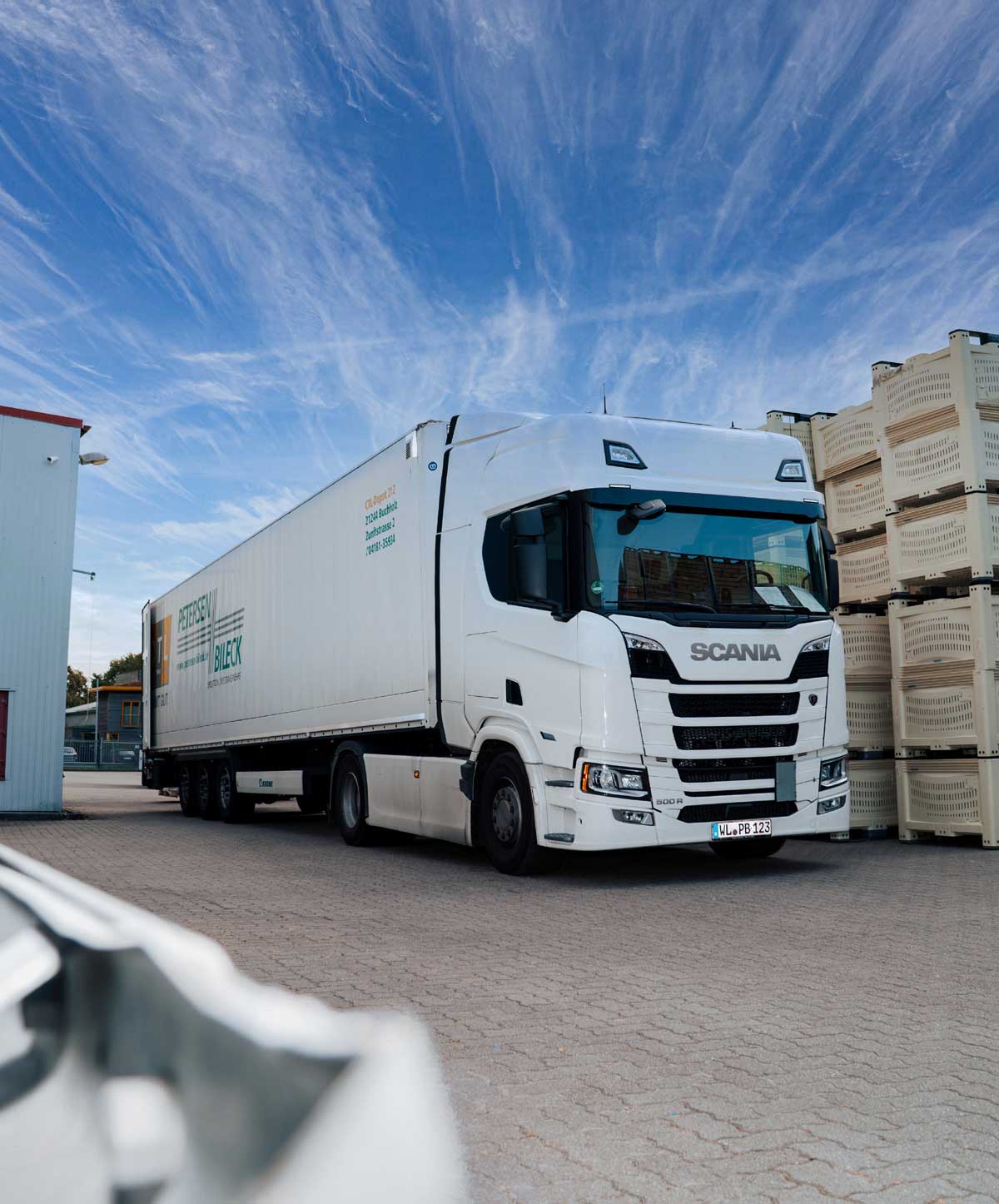 LKW unterwegs auf der Autobahn